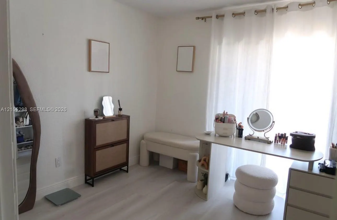 2201 W 52nd Street #102