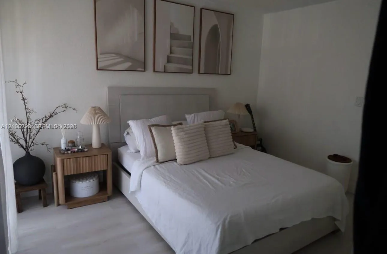 2201 W 52nd Street #102