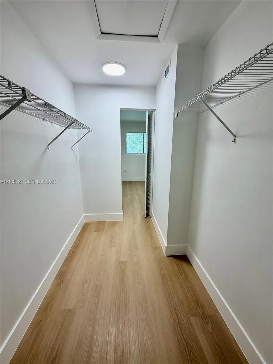 351 Palm Way #307