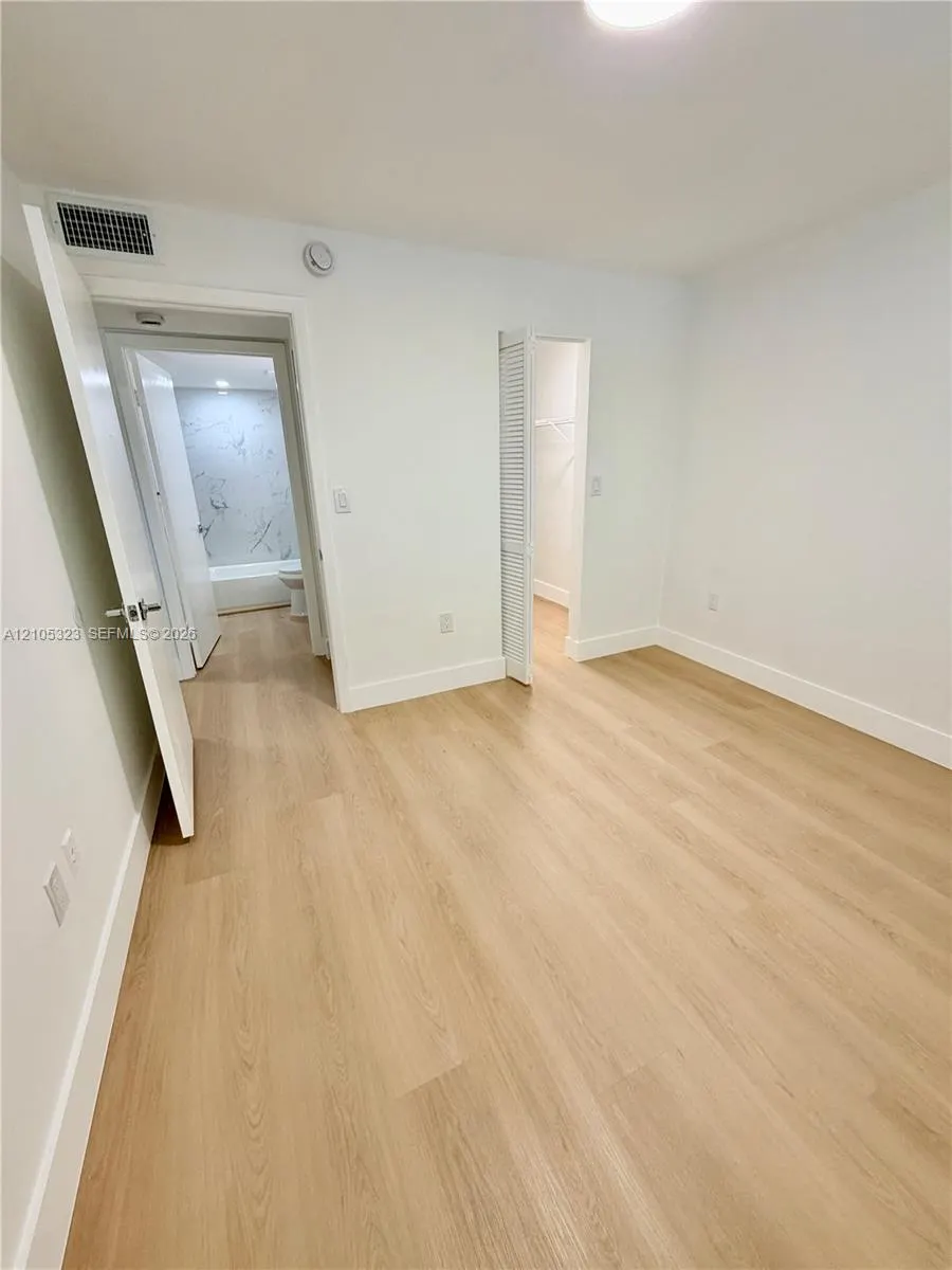 351 Palm Way #307