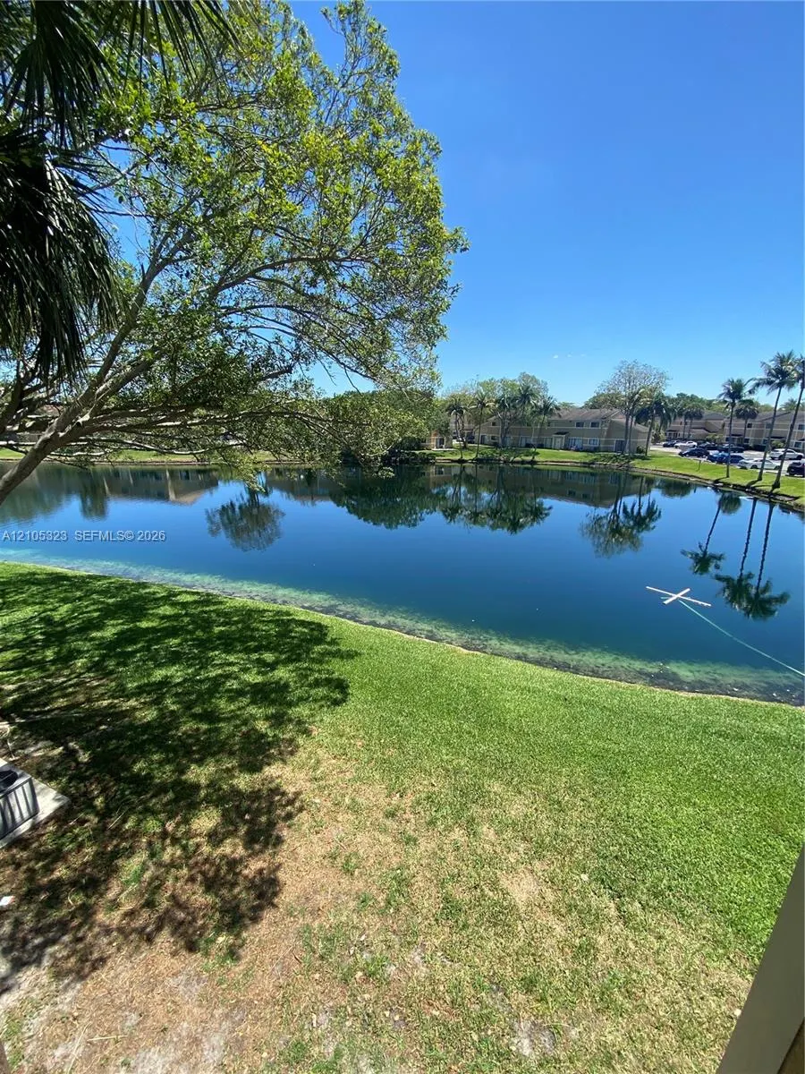 351 Palm Way #307