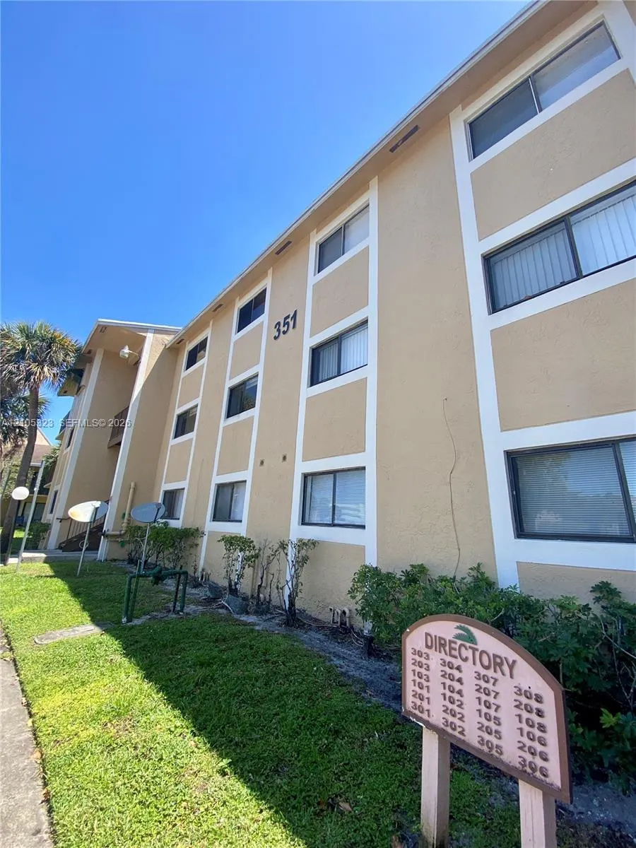 351 Palm Way #307