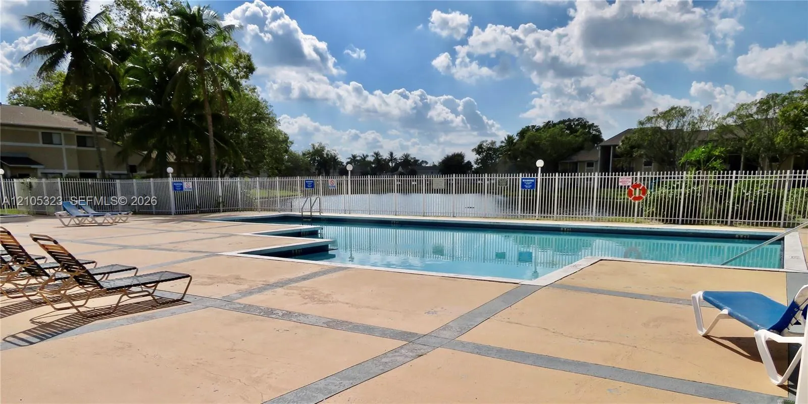 351 Palm Way #307