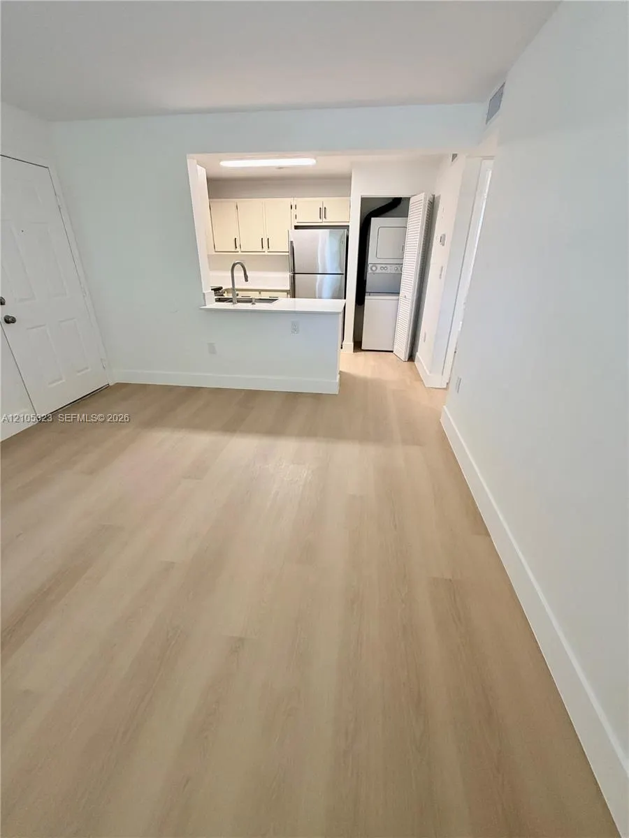 351 Palm Way #307