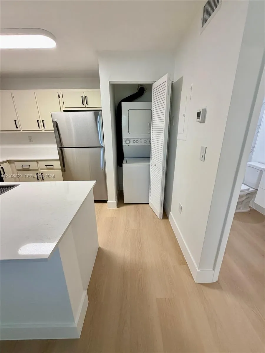 351 Palm Way #307