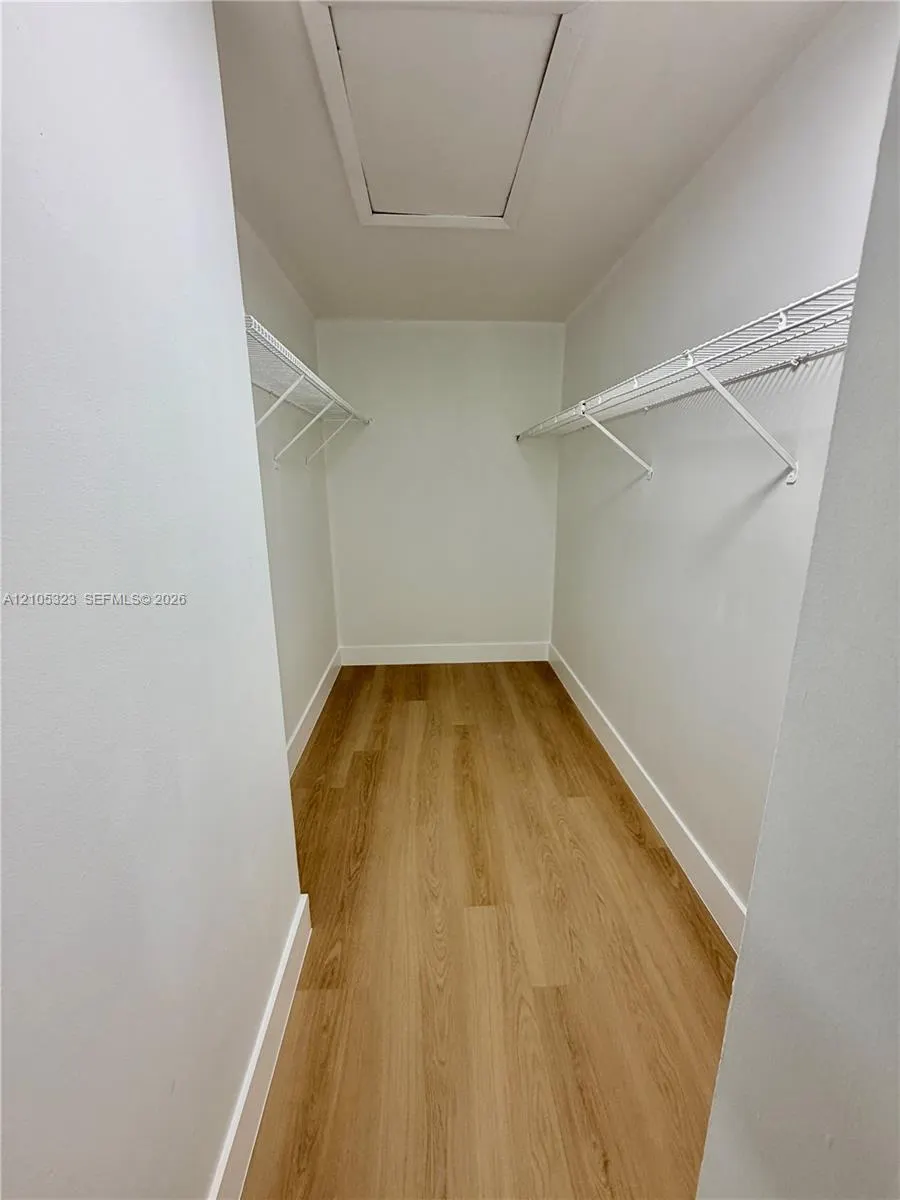 351 Palm Way #307