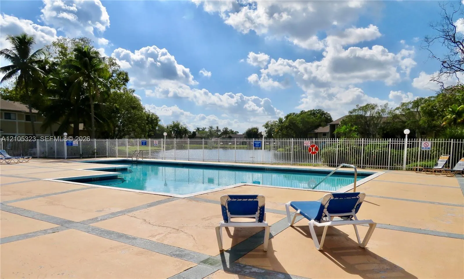 351 Palm Way #307