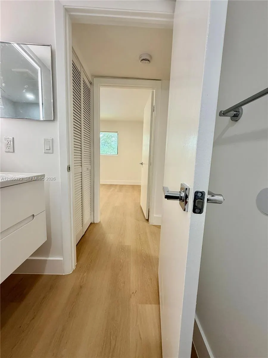351 Palm Way #307