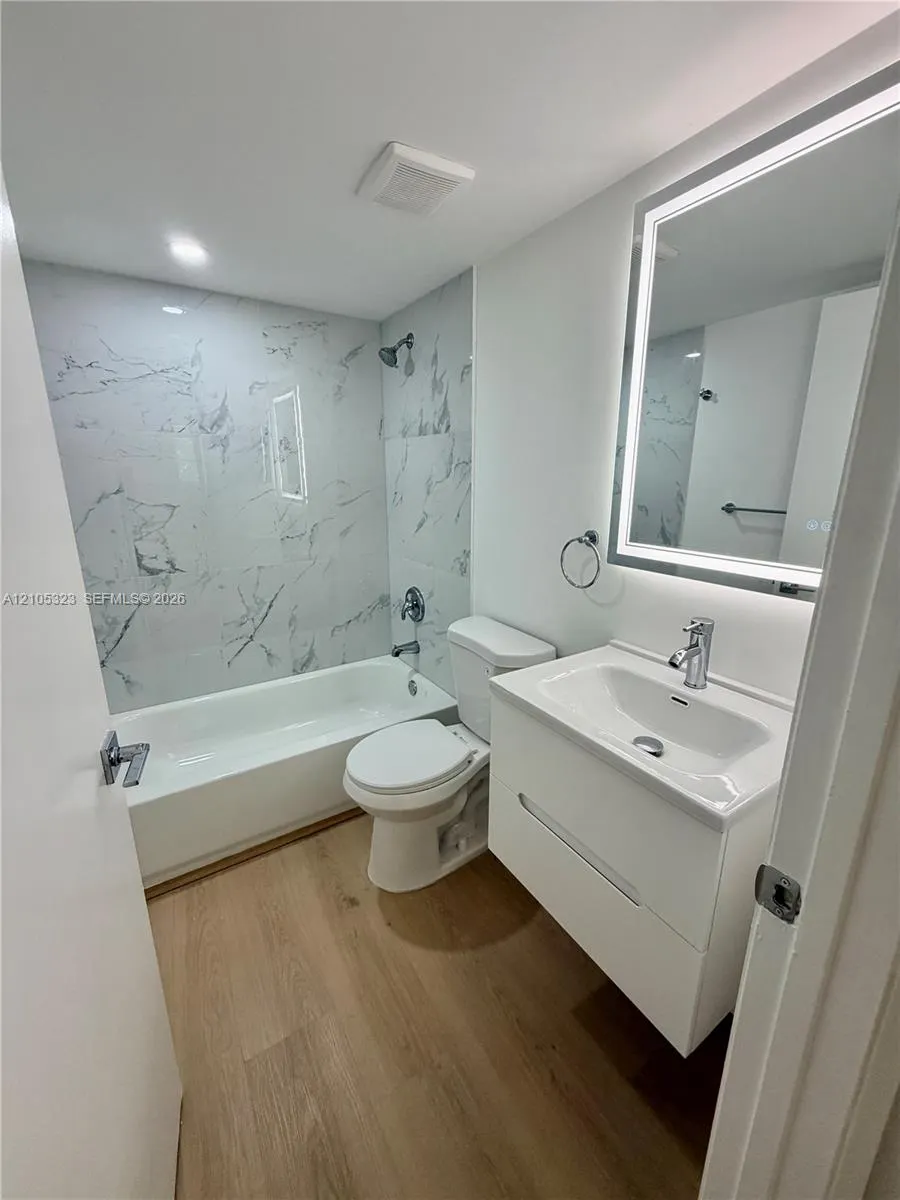 351 Palm Way #307