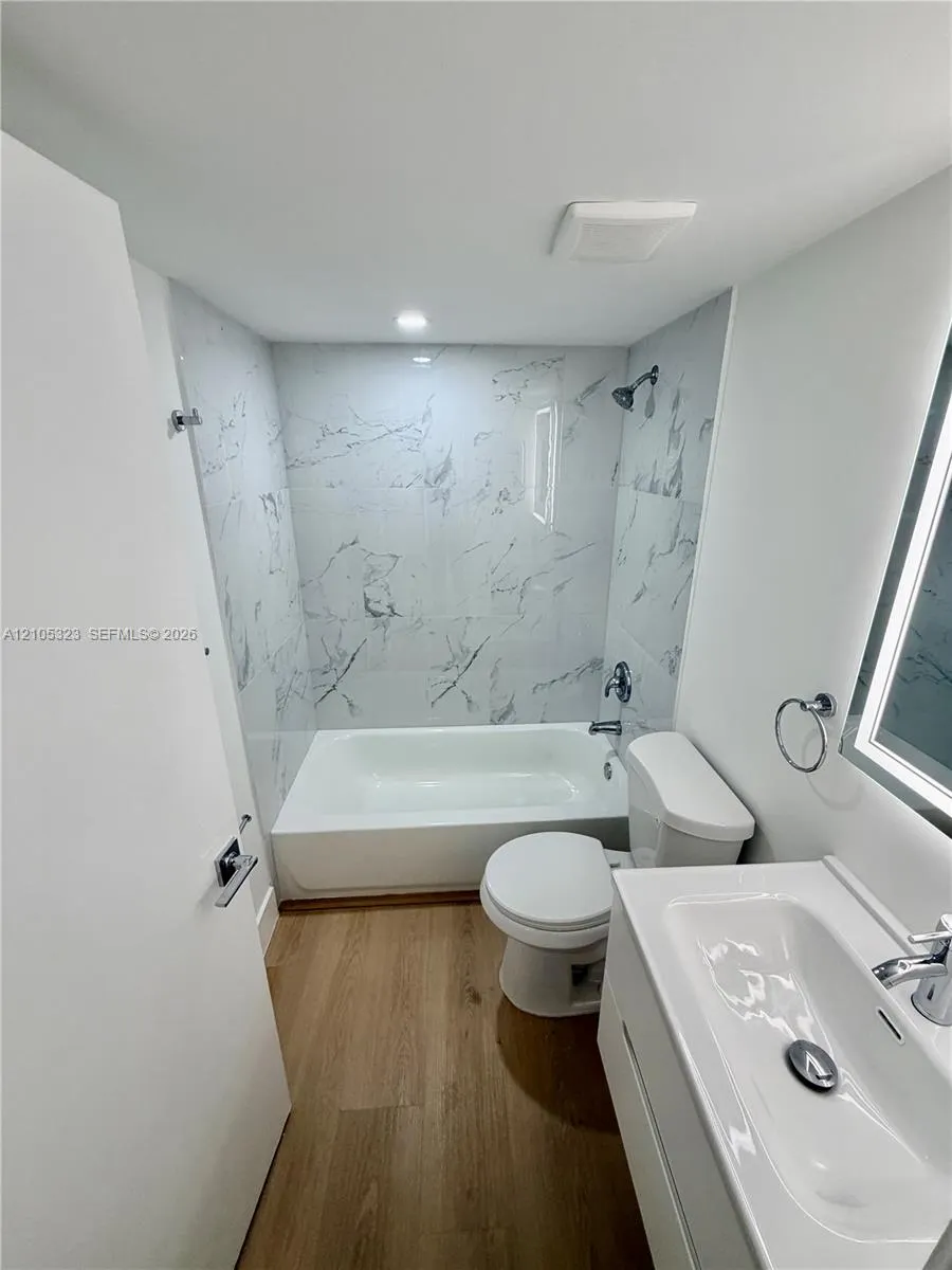 351 Palm Way #307