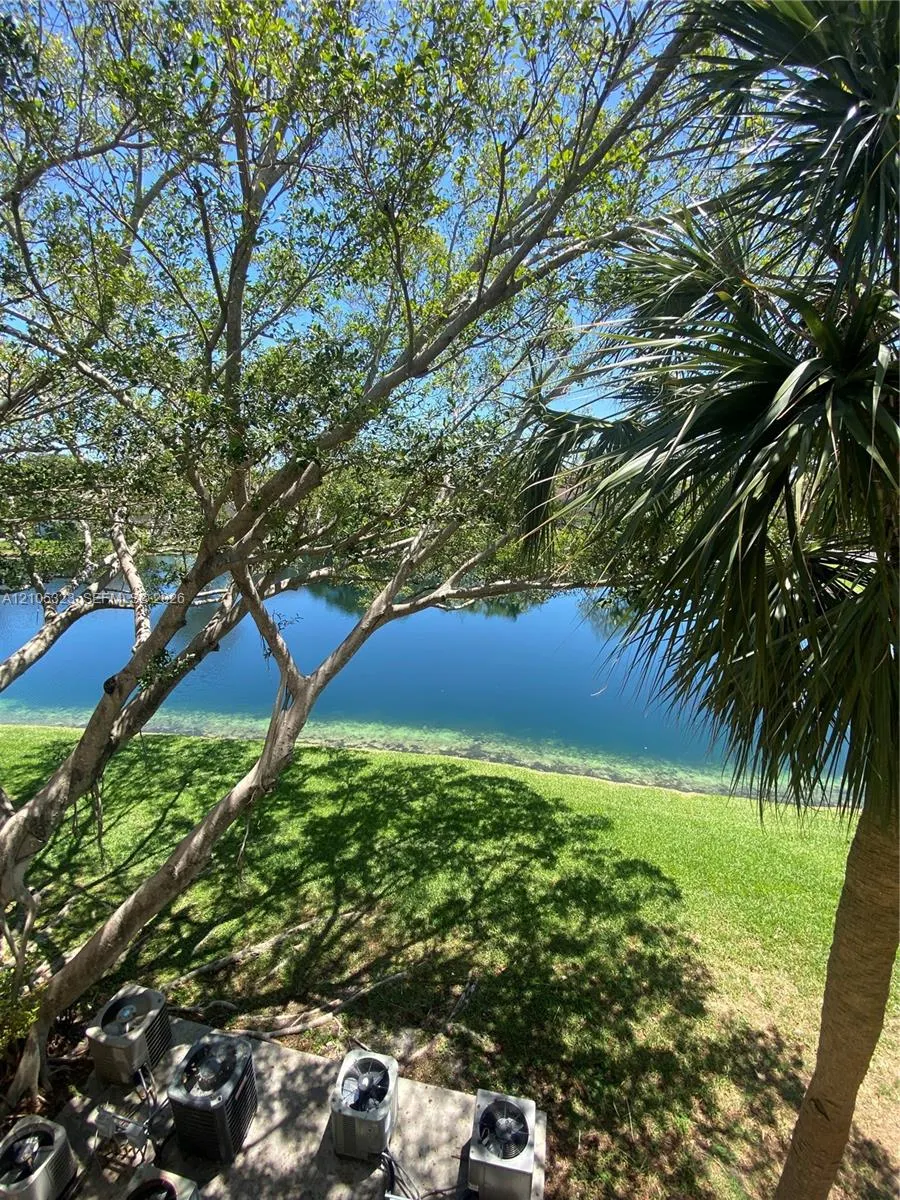 351 Palm Way #307