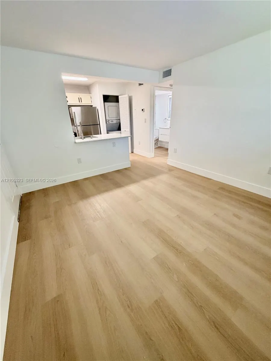 351 Palm Way #307