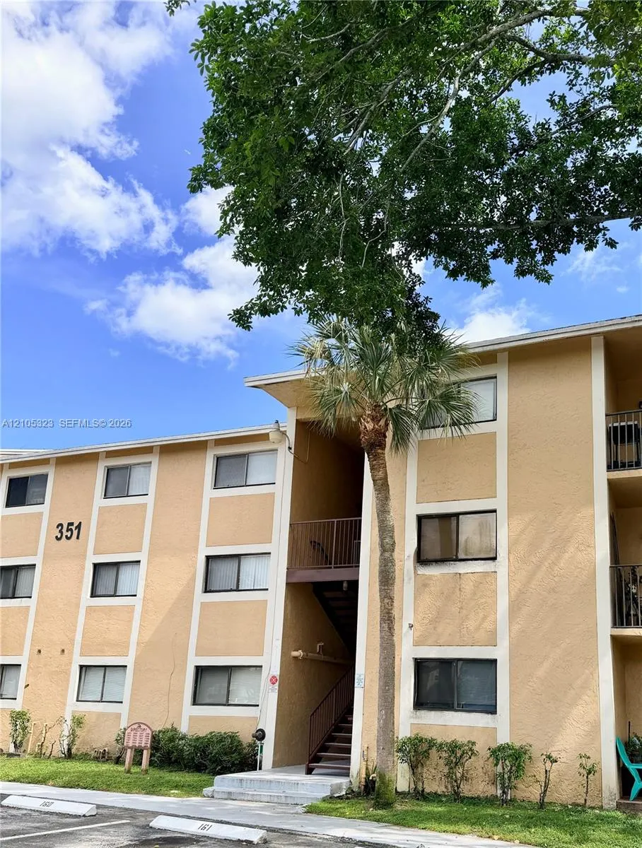 351 Palm Way #307