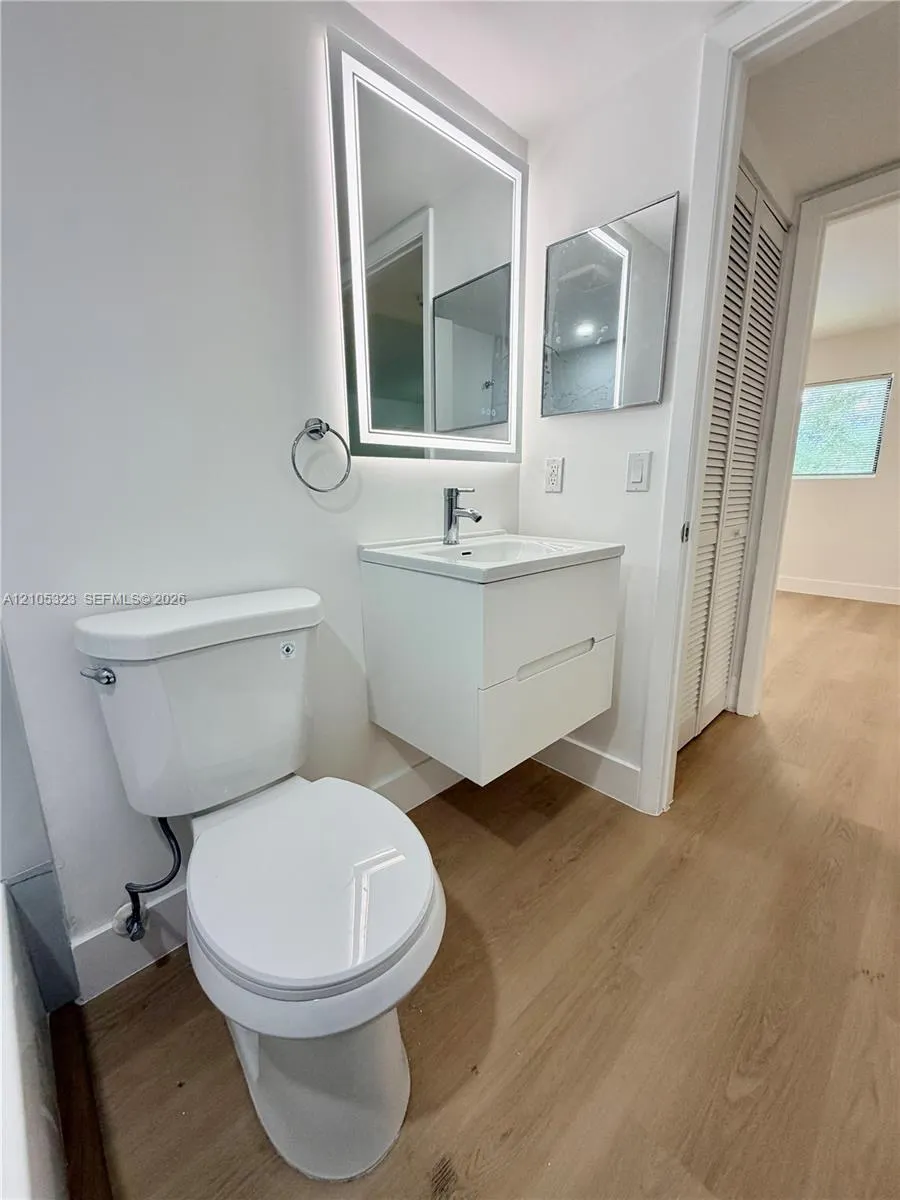 351 Palm Way #307