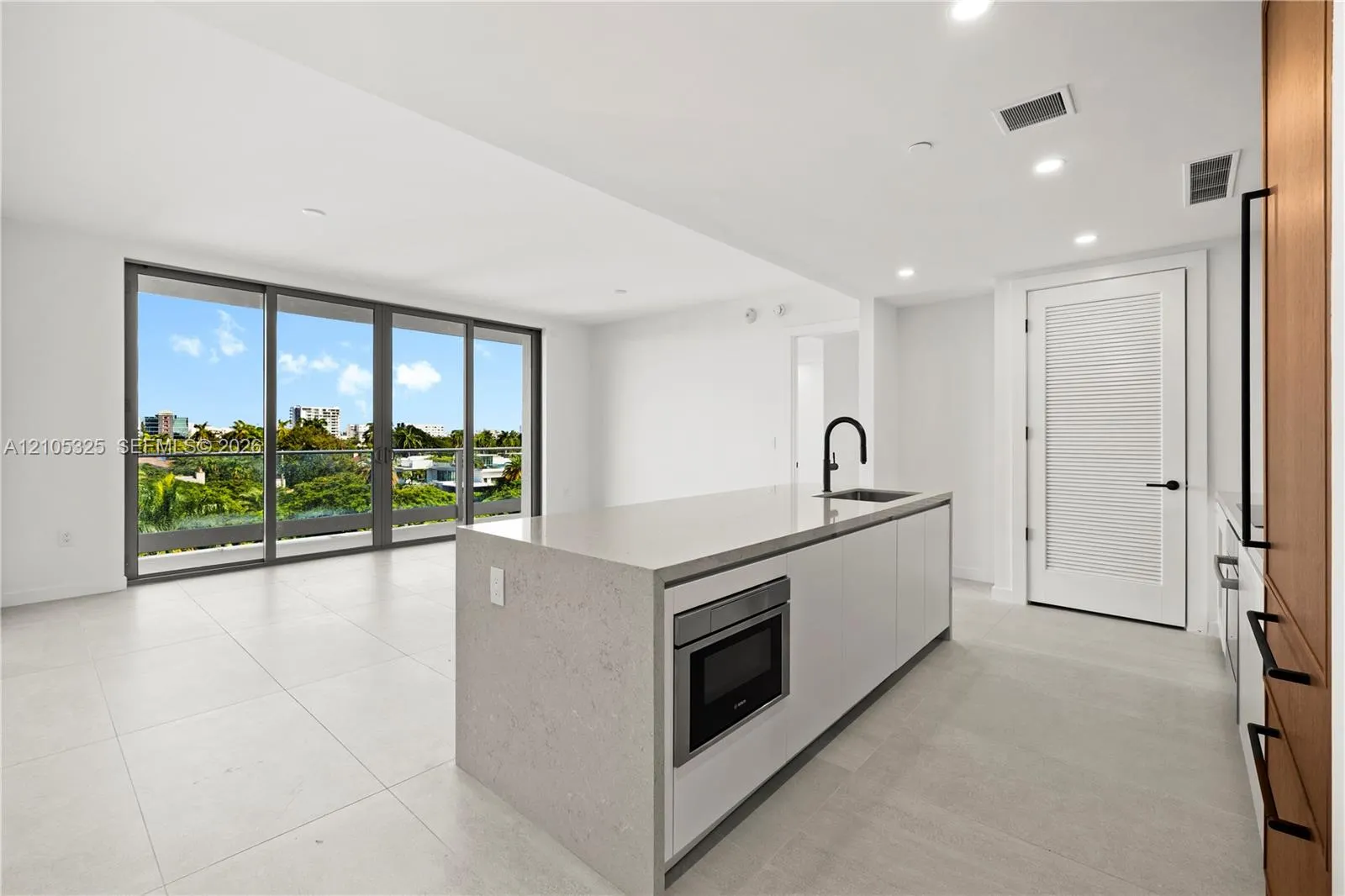 2200 Brickell Avenue #422