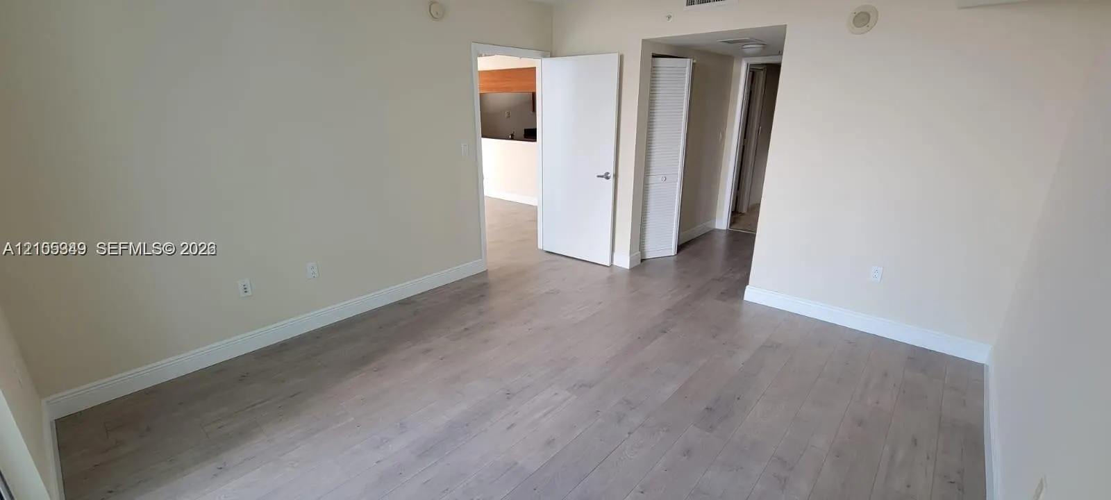 1800 N Bayshore Drive #2704
