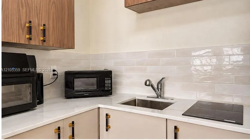 951 Jefferson Avenue #3