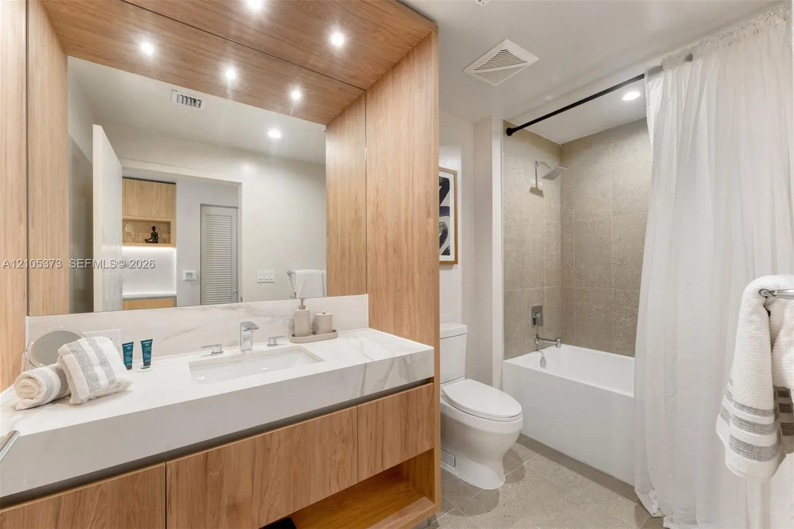 11 NE 6th Street #2506