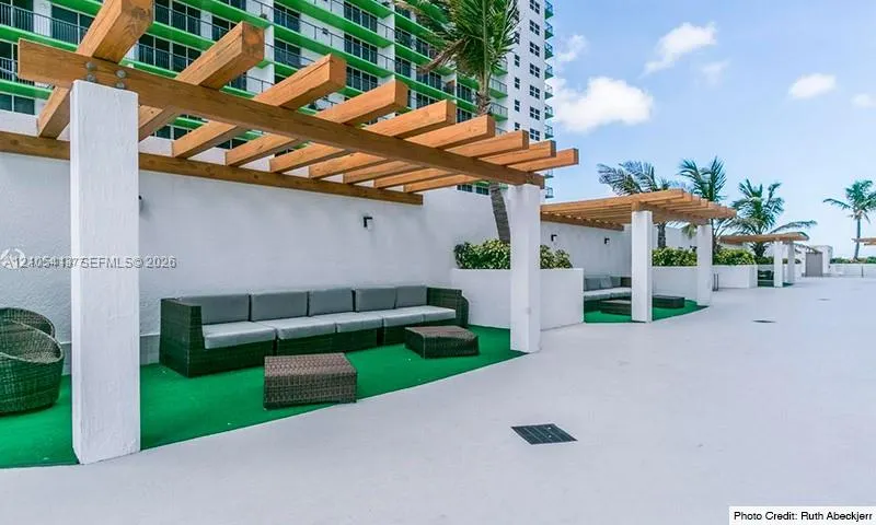 1750 N Bayshore Drive #2202