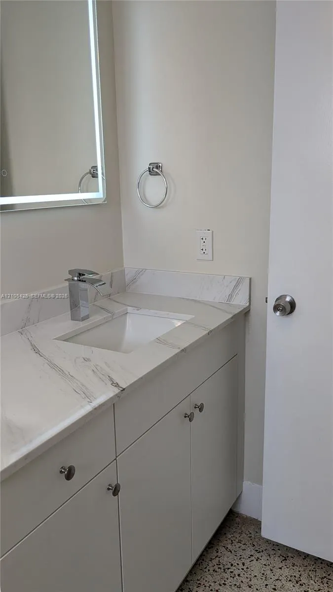 142 SW 18th Avenue #24