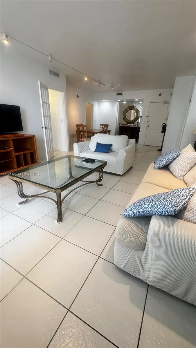 10185 Collins Avenue #1222