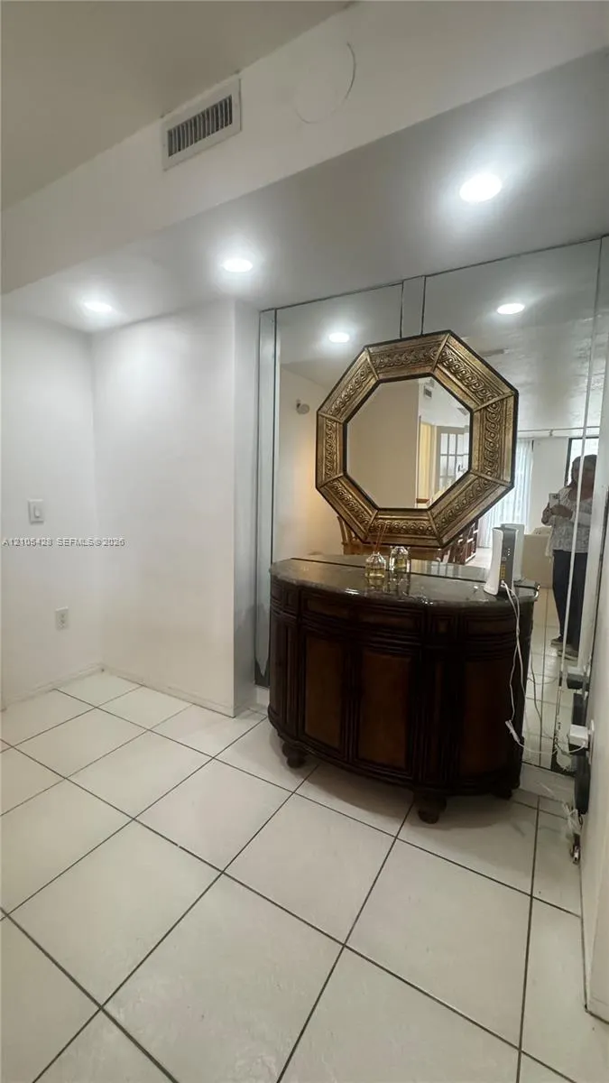 10185 Collins Avenue #1222