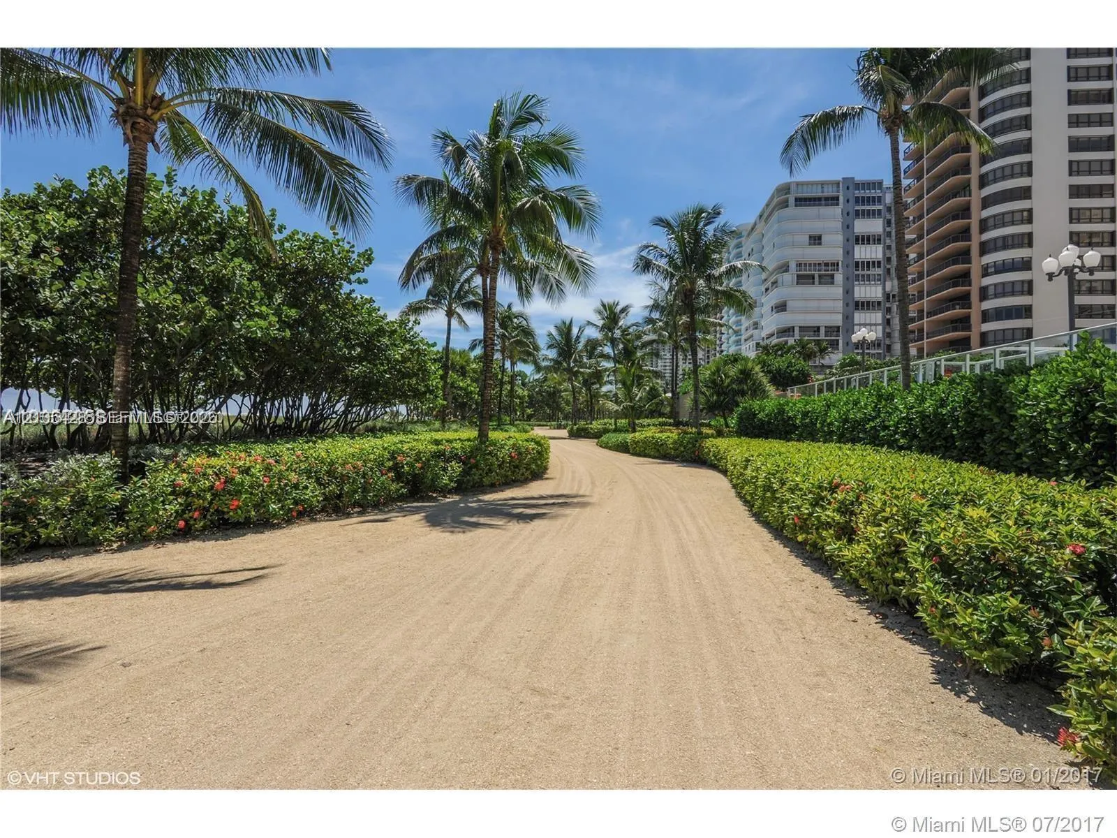 10185 Collins Avenue #1222