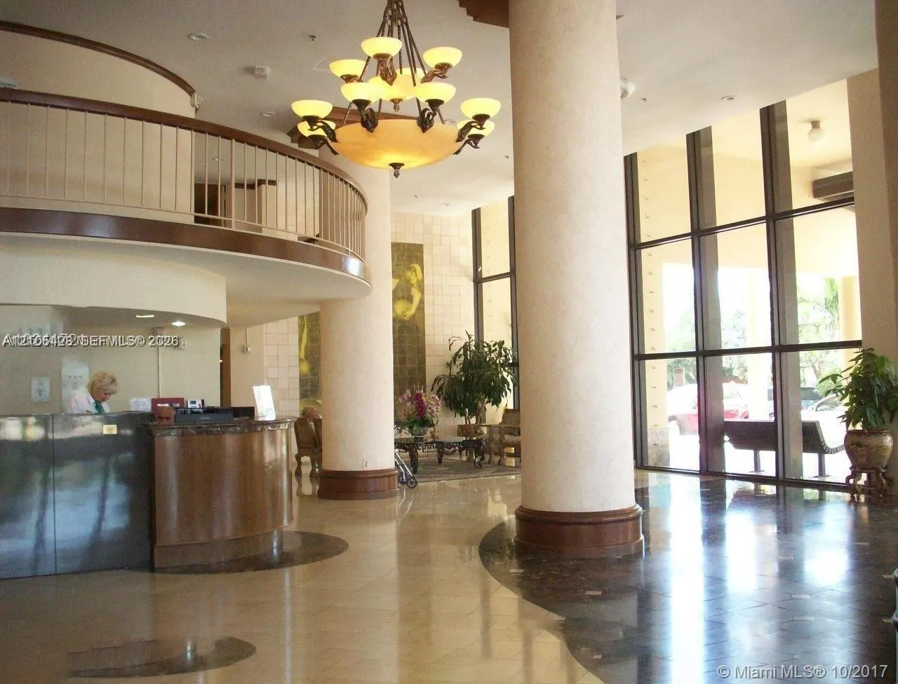 10185 Collins Avenue #1222
