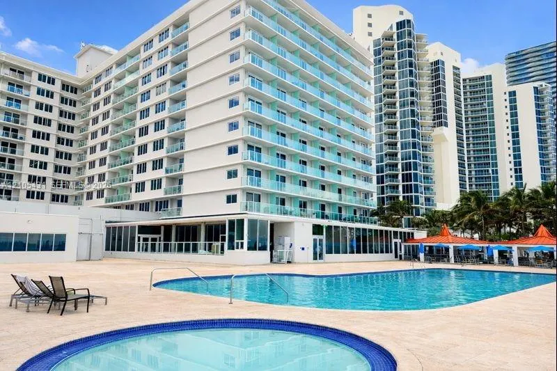 19201 Collins Avenue #707