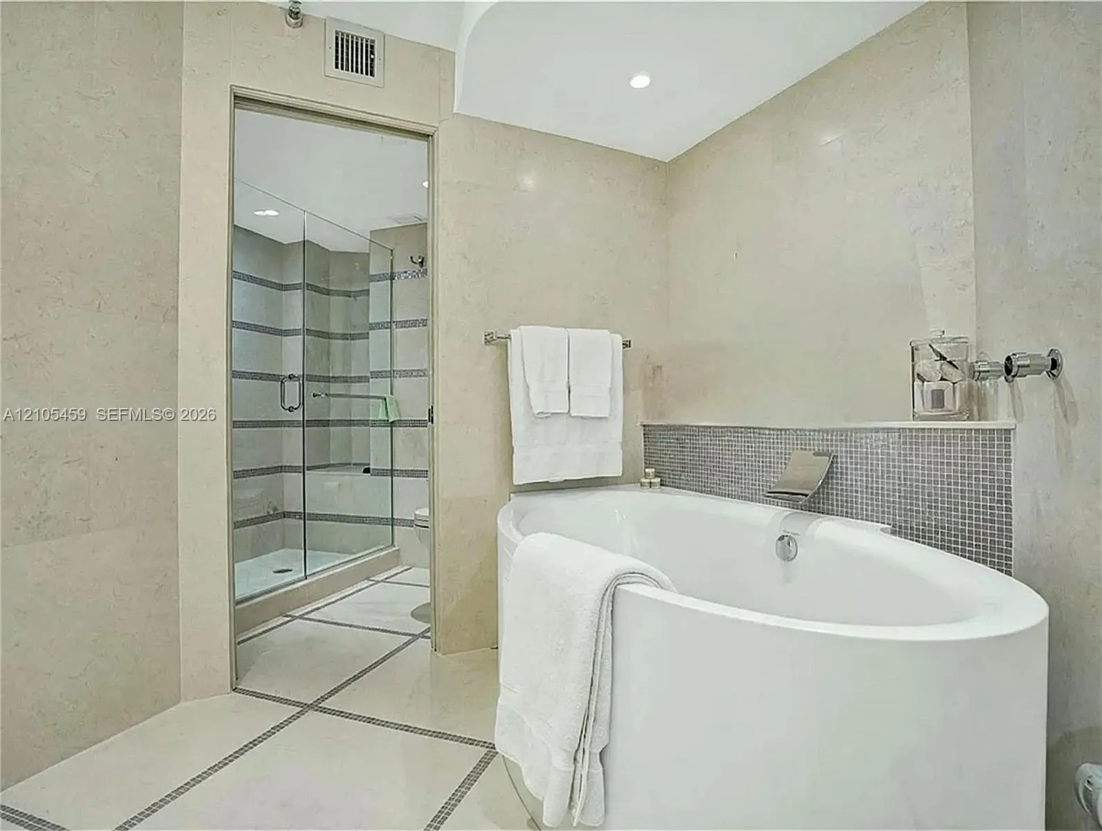 3500 Mystic Pointe Drive #3406