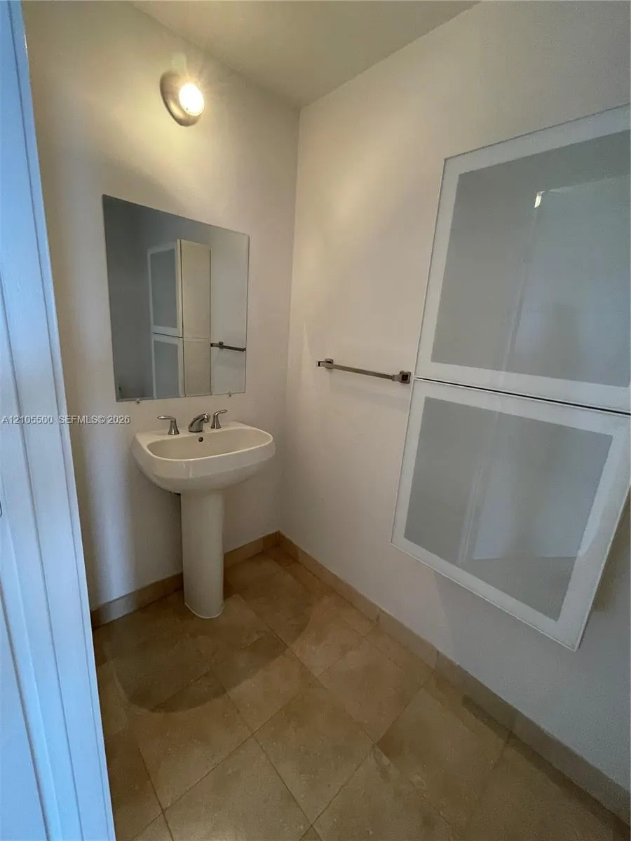 1060 Brickell Avenue #3905