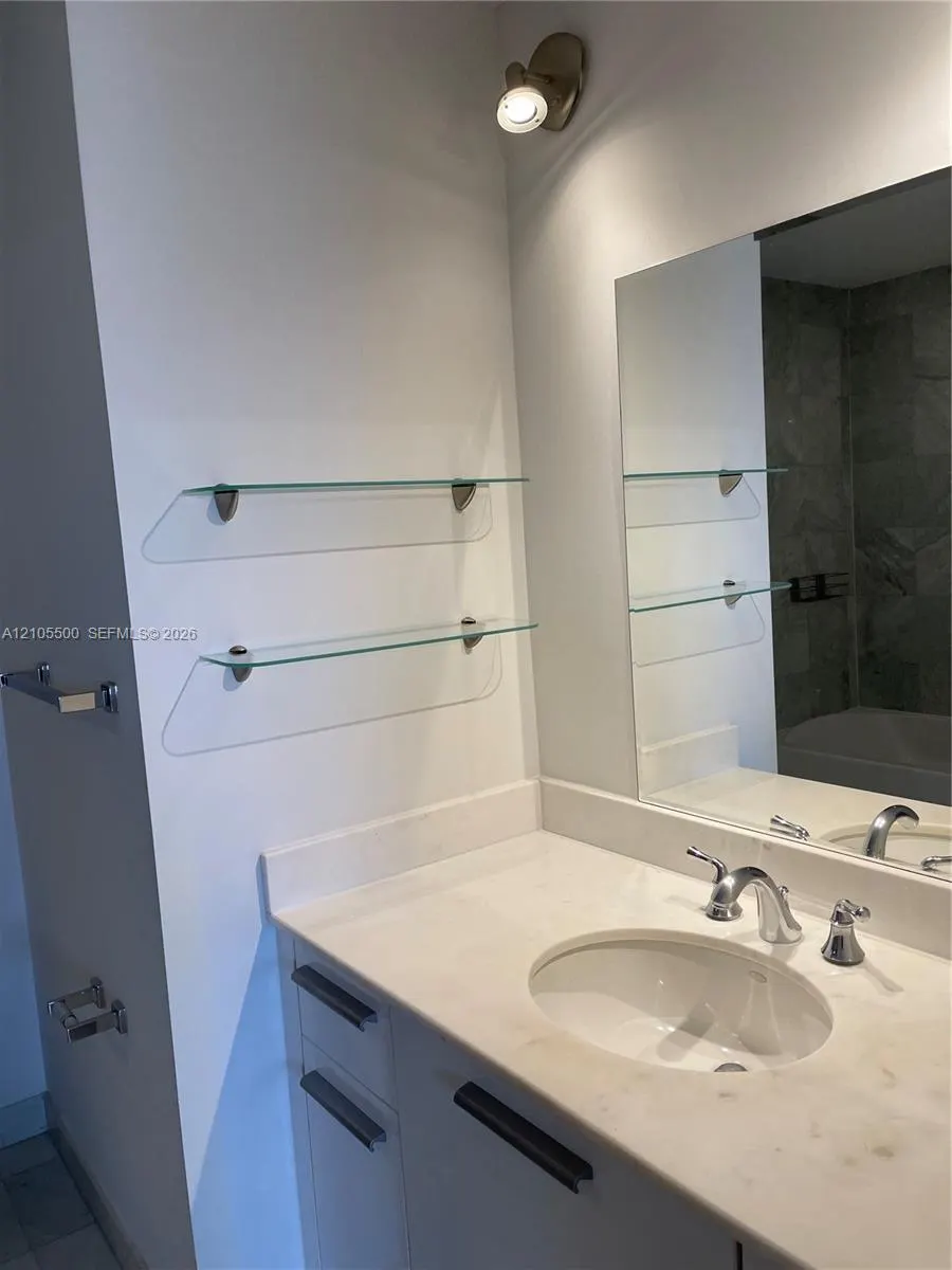 1060 Brickell Avenue #3905