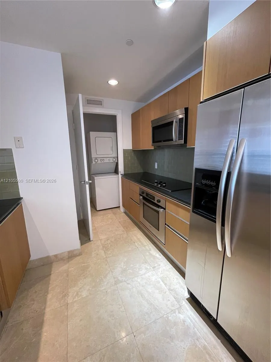 1060 Brickell Avenue #3905