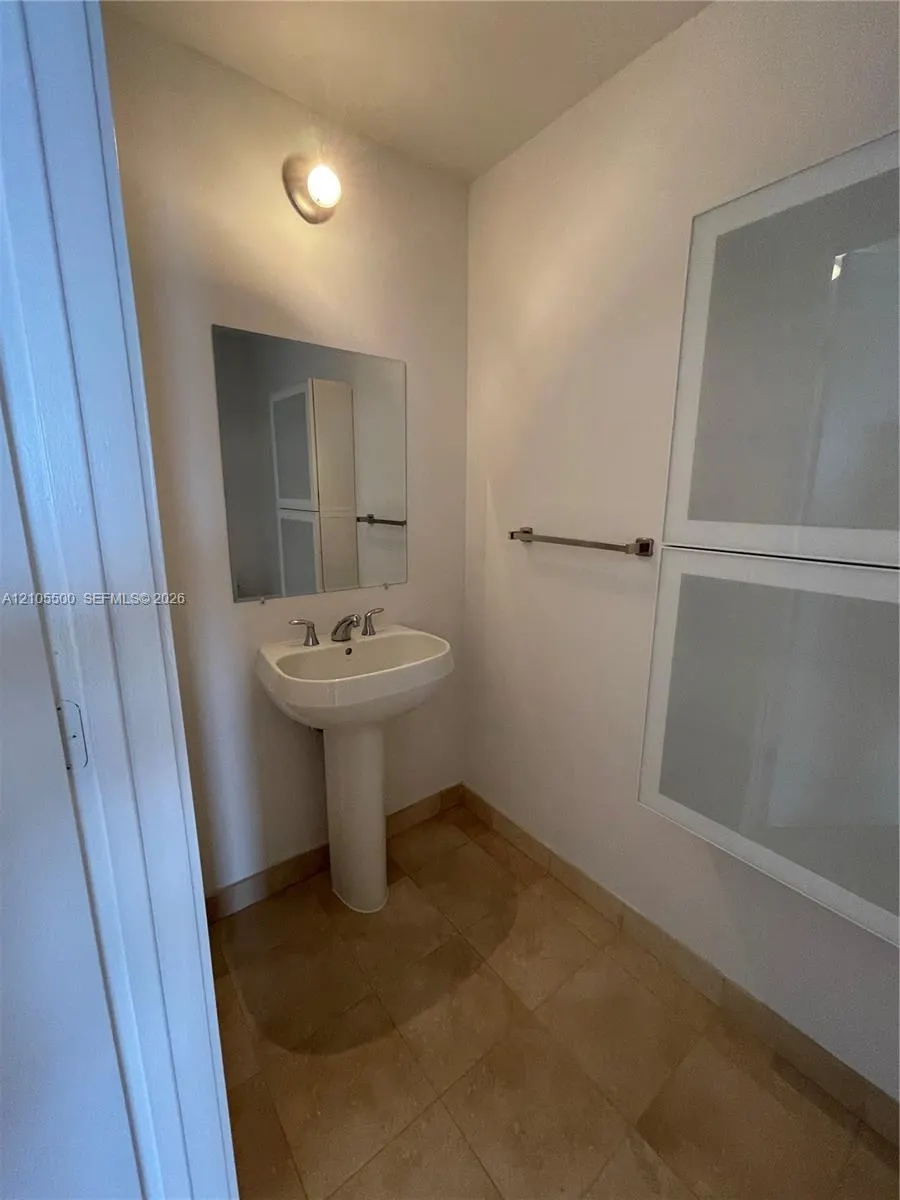 1060 Brickell Avenue #3905
