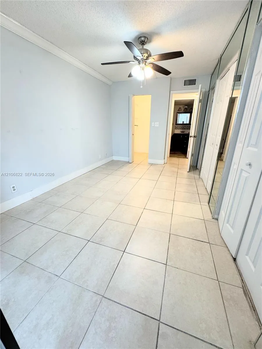 2781 Taft Street #111