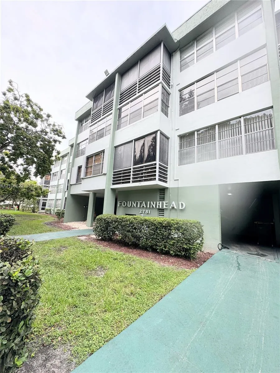 2781 Taft Street #111