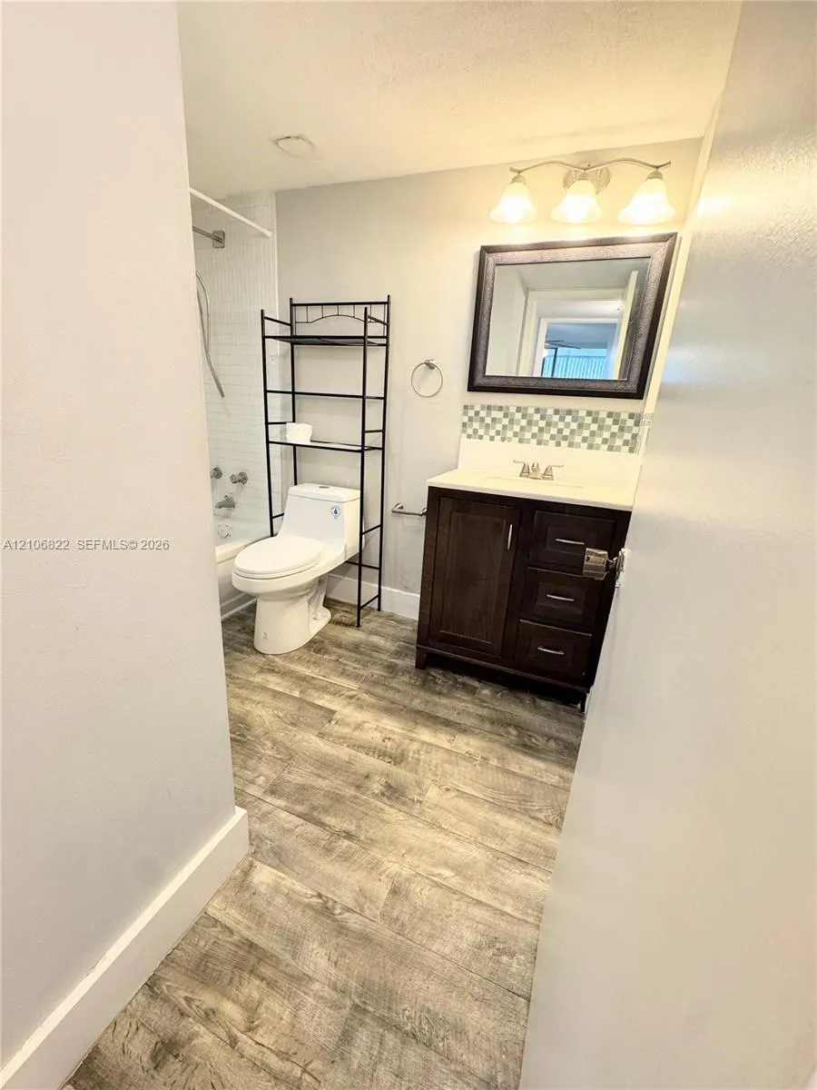 2781 Taft Street #111