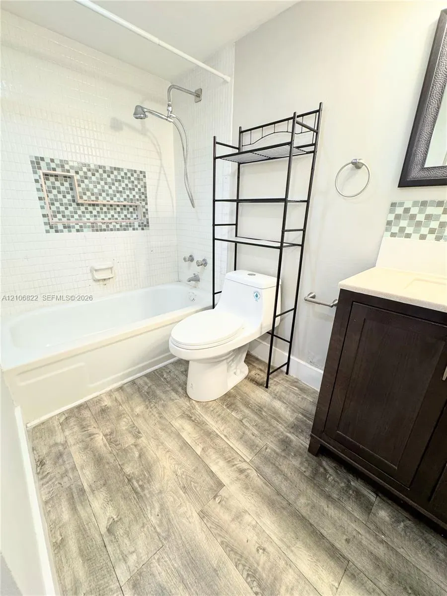 2781 Taft Street #111