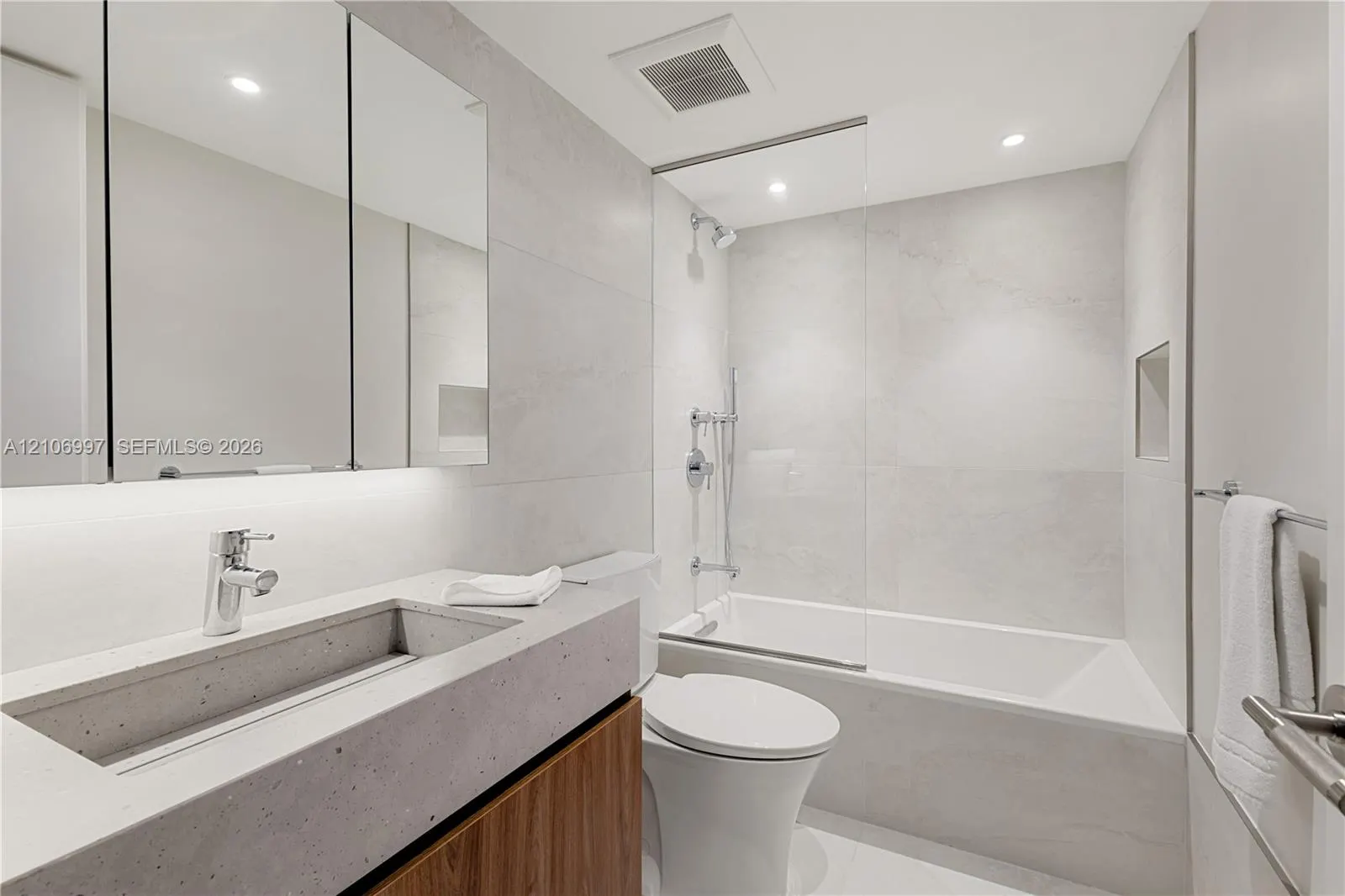 5845 Collins Avenue #405/406