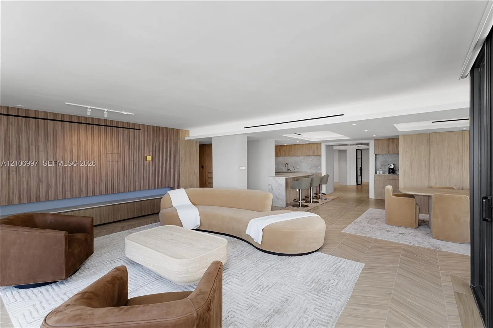 5845 Collins Avenue #405/406