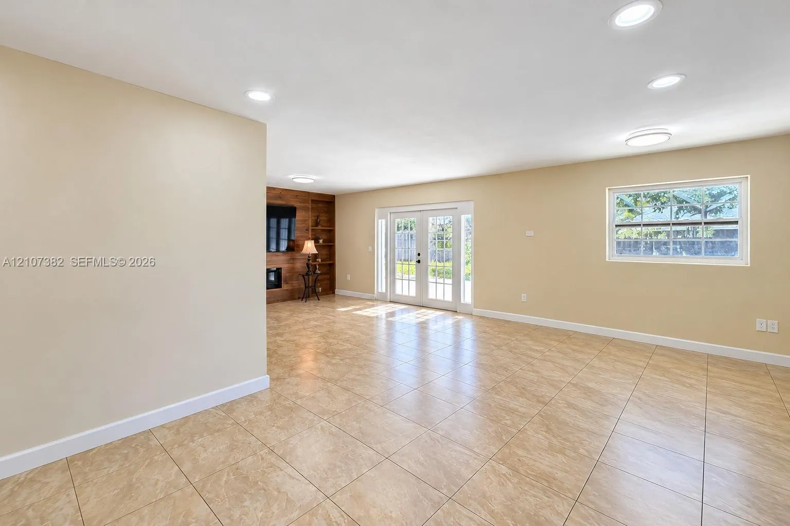 859 Caroline Circle