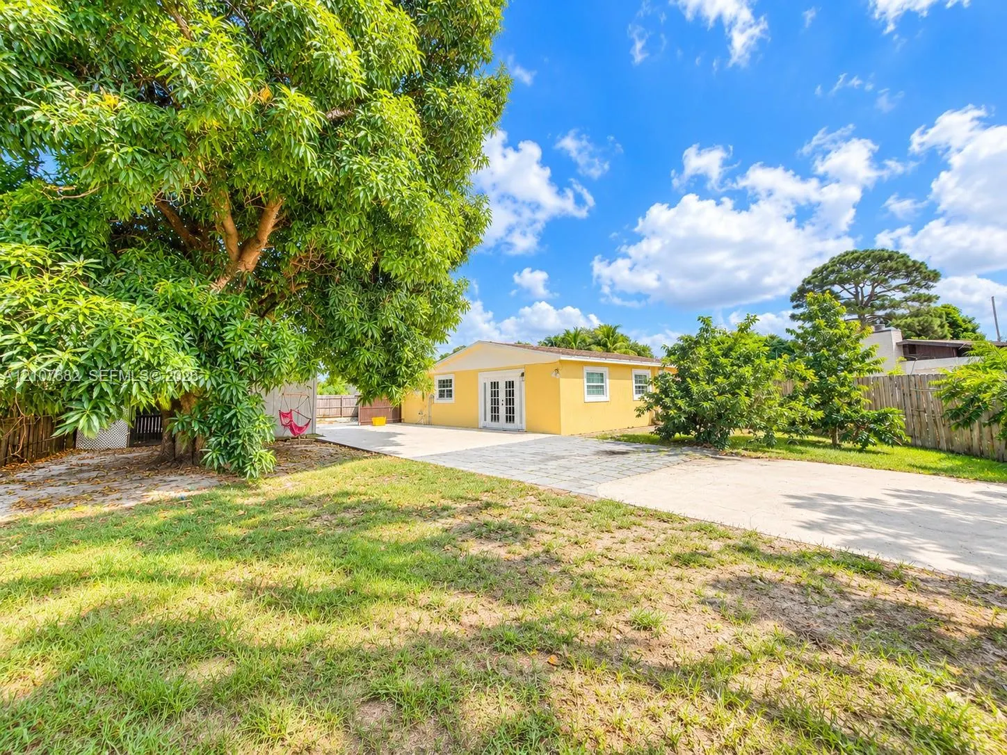 859 Caroline Circle