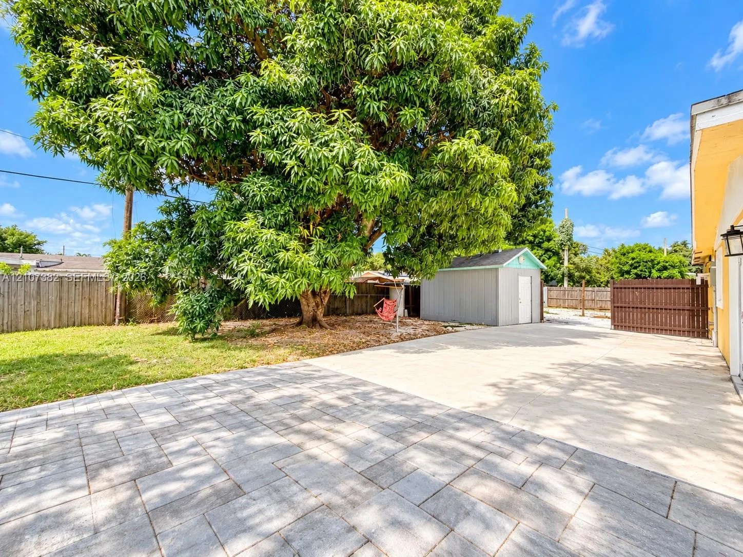 859 Caroline Circle