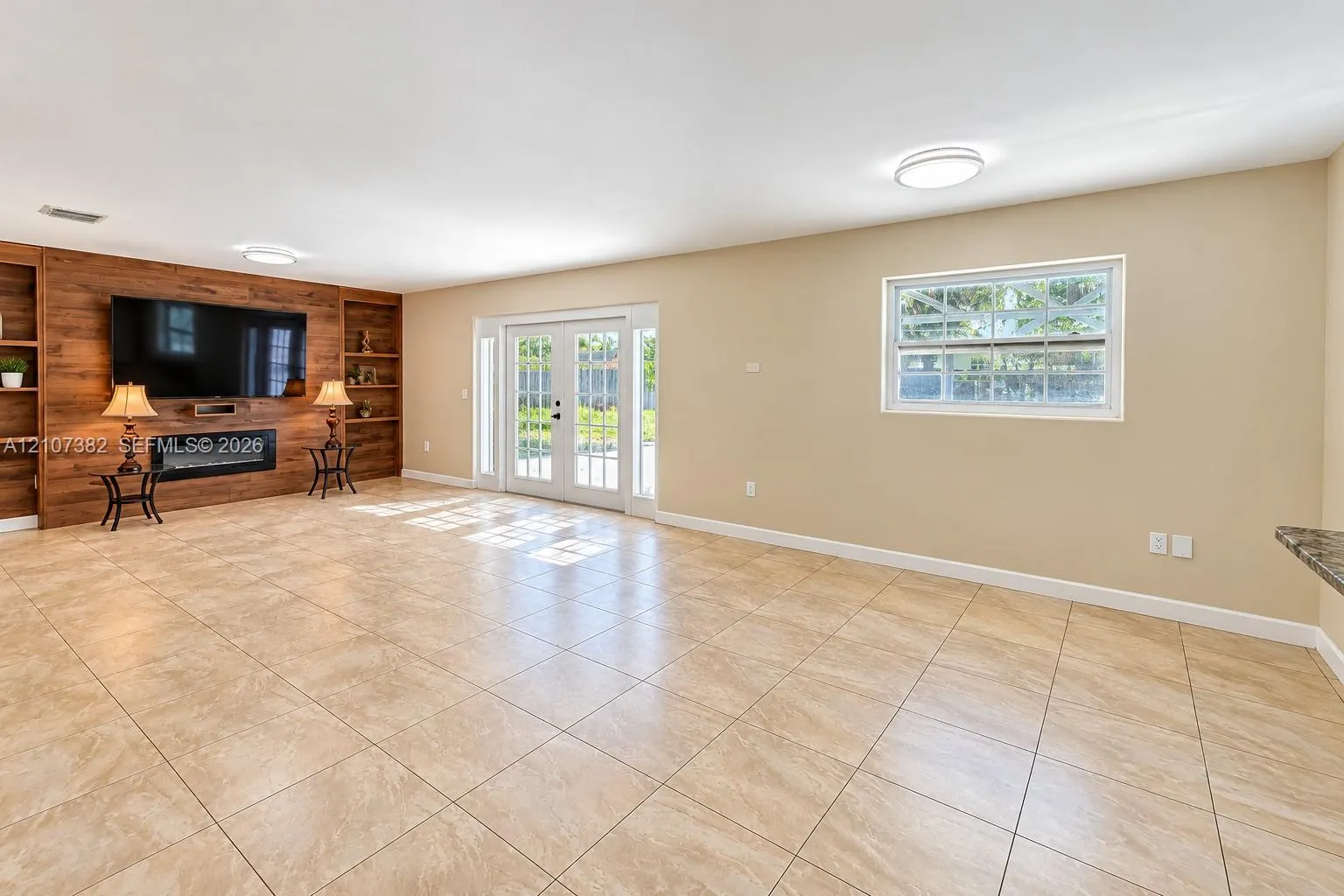 859 Caroline Circle