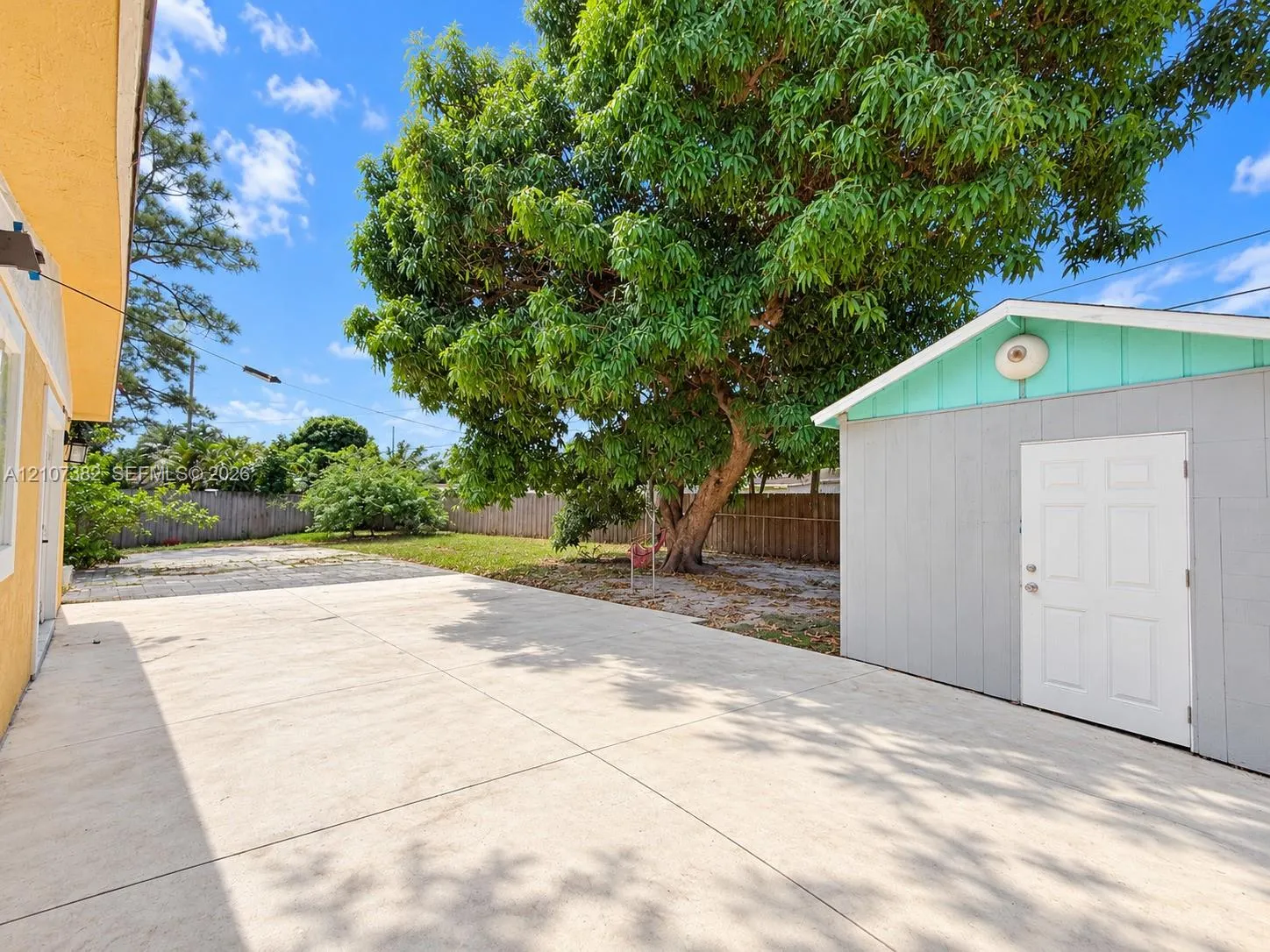 859 Caroline Circle