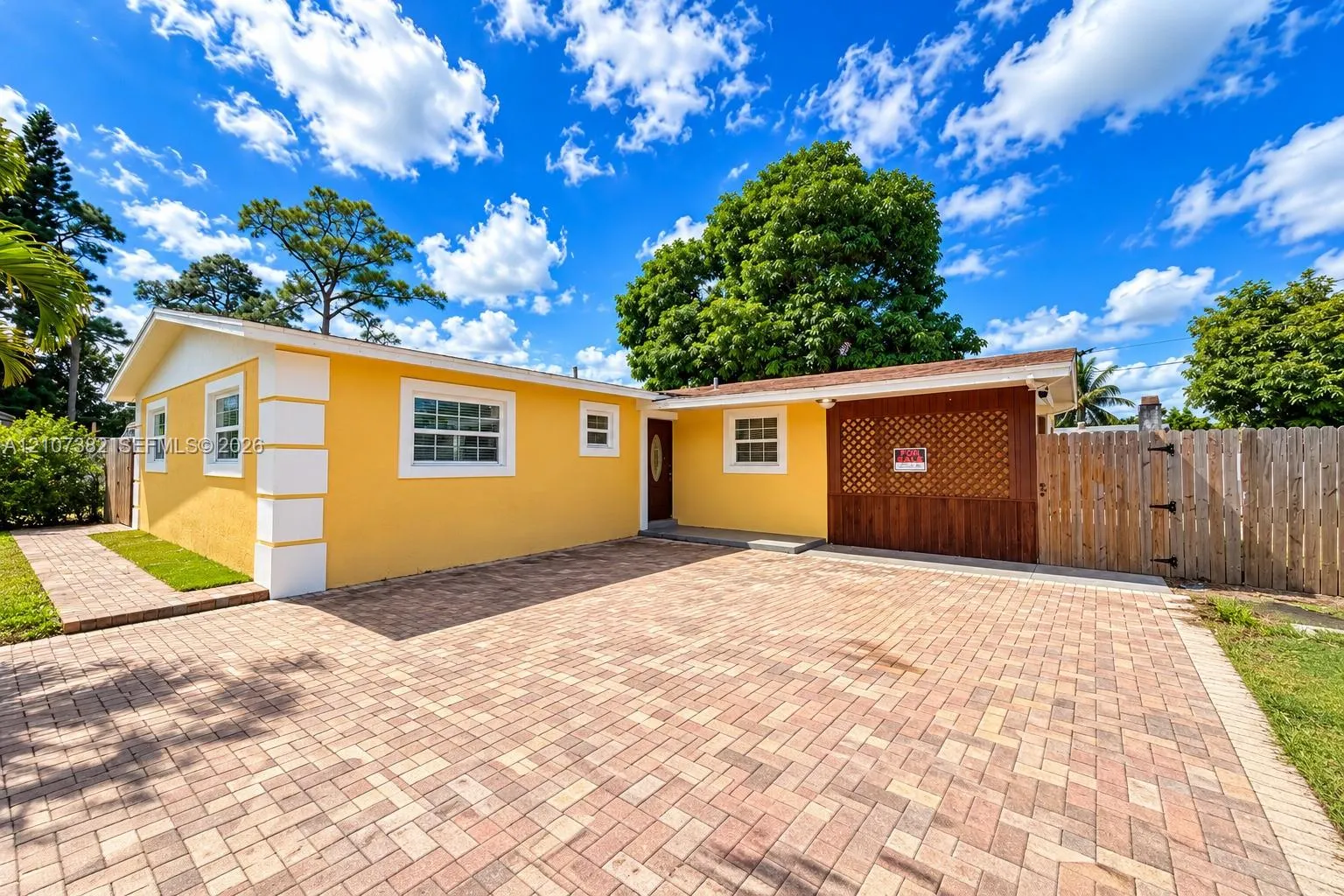 859 Caroline Circle