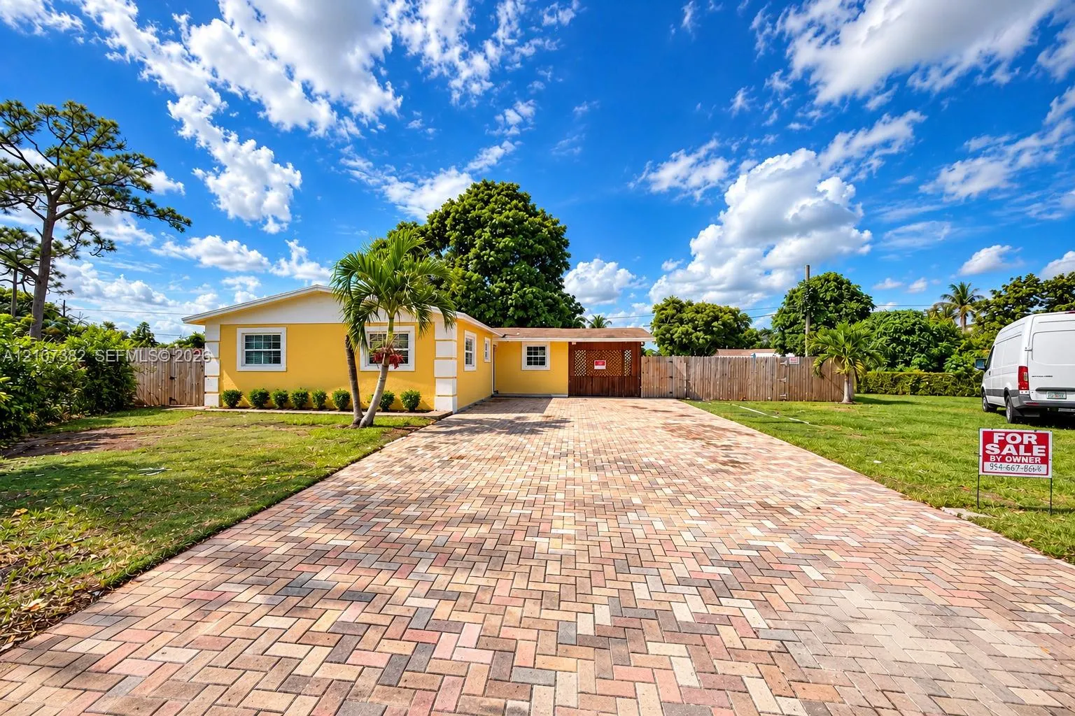 859 Caroline Circle