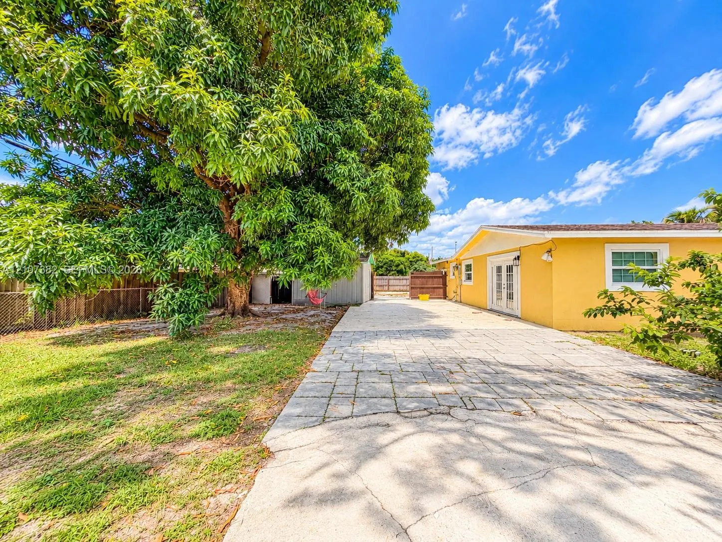 859 Caroline Circle