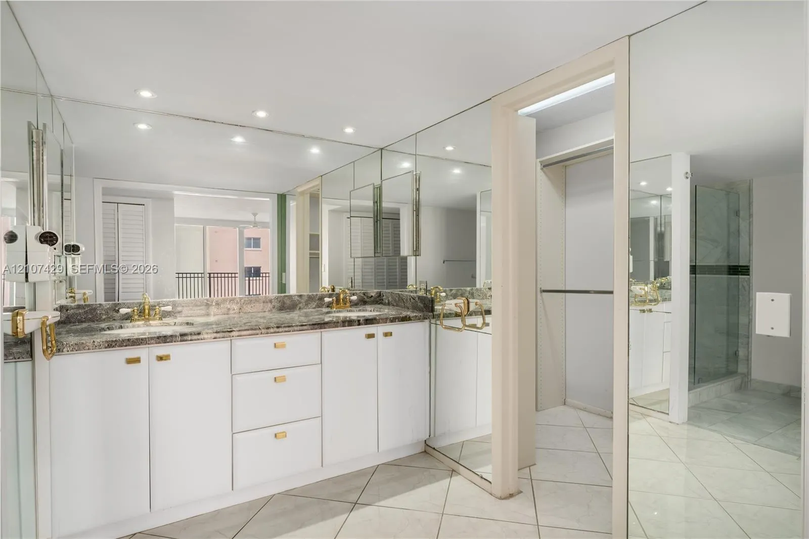 881 Ocean Drive #13H