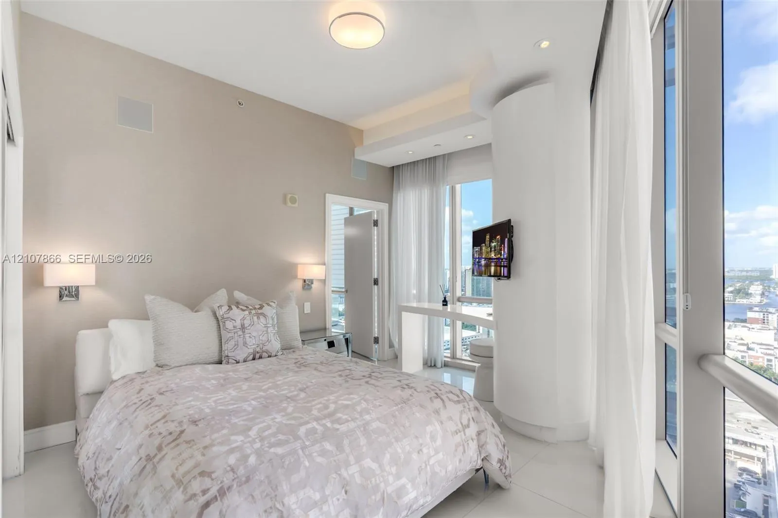 17121 Collins Avenue #2608